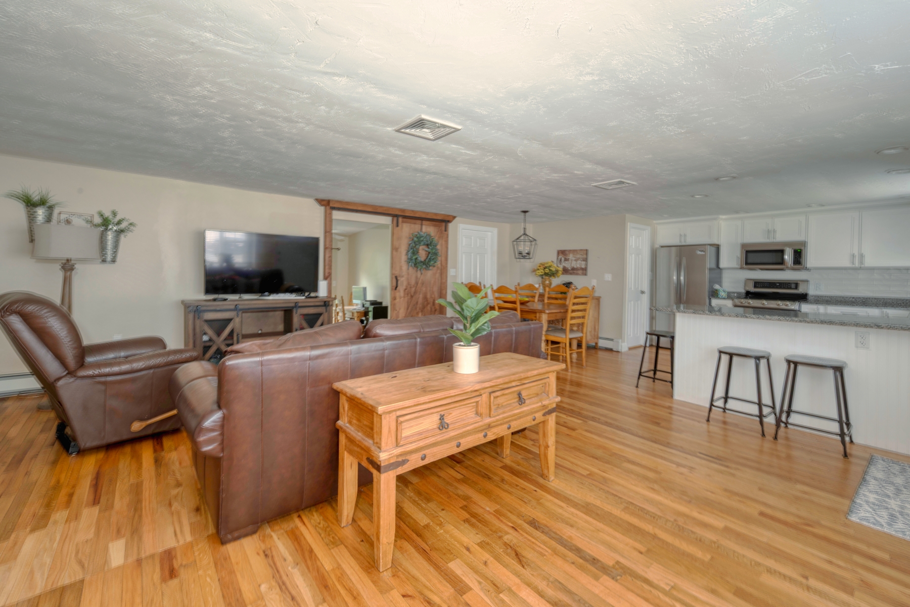 Holbrook, Massachusetts, 02343, United States, 4 Bedrooms Bedrooms, ,3 BathroomsBathrooms,Residential,For Sale,1910565
