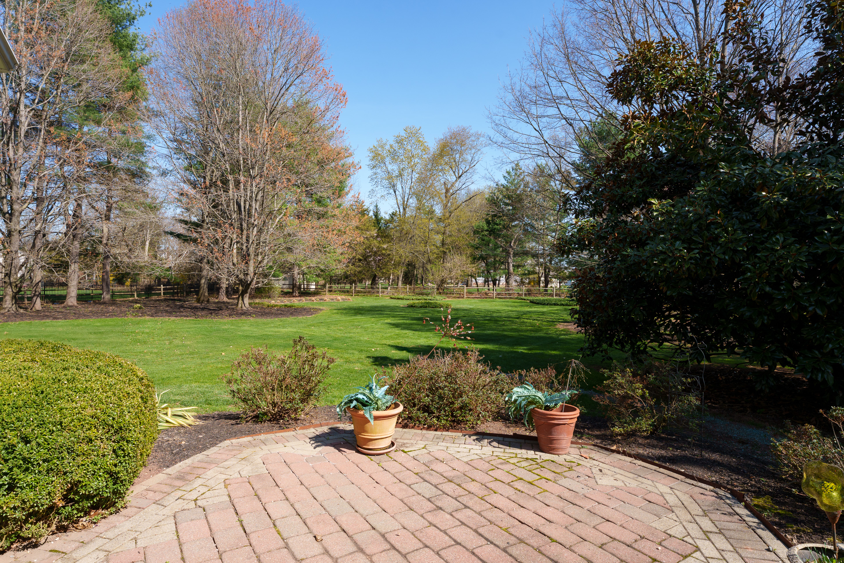  Architecturally Distinct with Greenhouse, Sunroom, and Updated Kitchen - 物件實景
