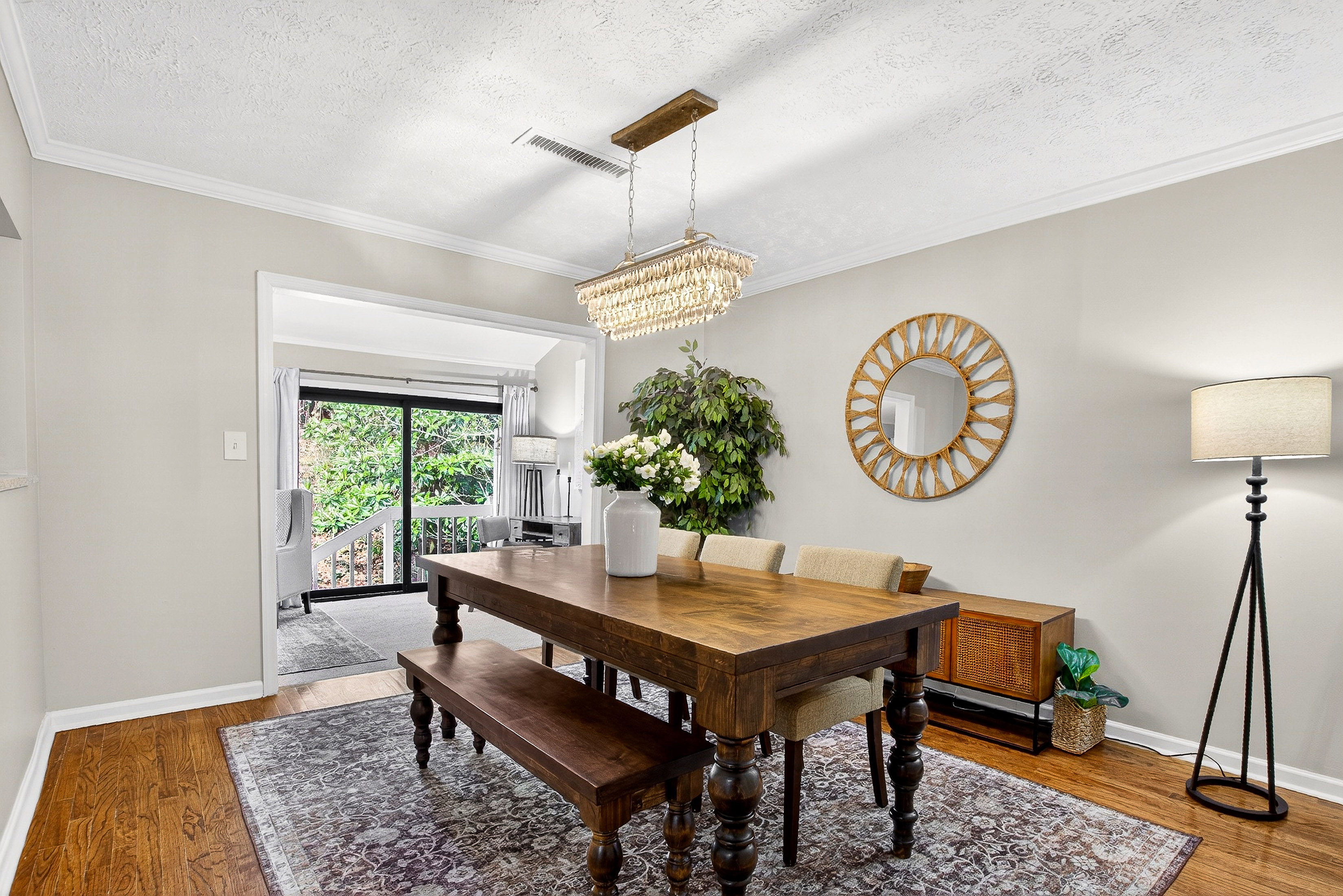  Spacious and Updated Townhome Offers Comfort, Charm and Convenience - 物件實景