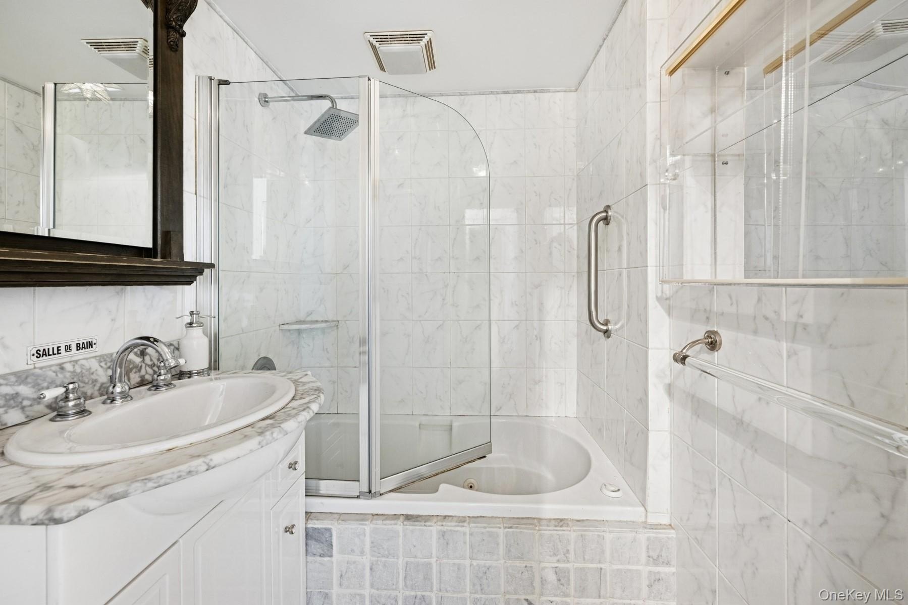 Beechhurst, New York, 11357, United States, 3 Bedrooms Bedrooms, ,2 BathroomsBathrooms,Residential,For Sale,1975309