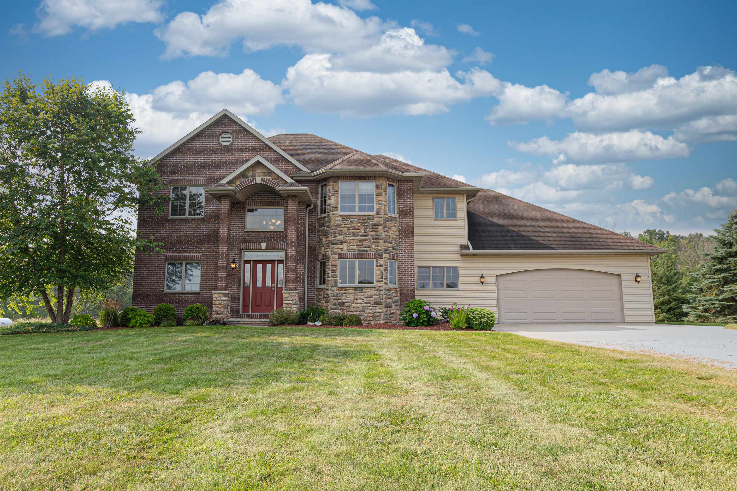 SEYMOUR, Wisconsin, 54115, United States, 4 Bedrooms Bedrooms, ,4 BathroomsBathrooms,Residential,For Sale,1926224