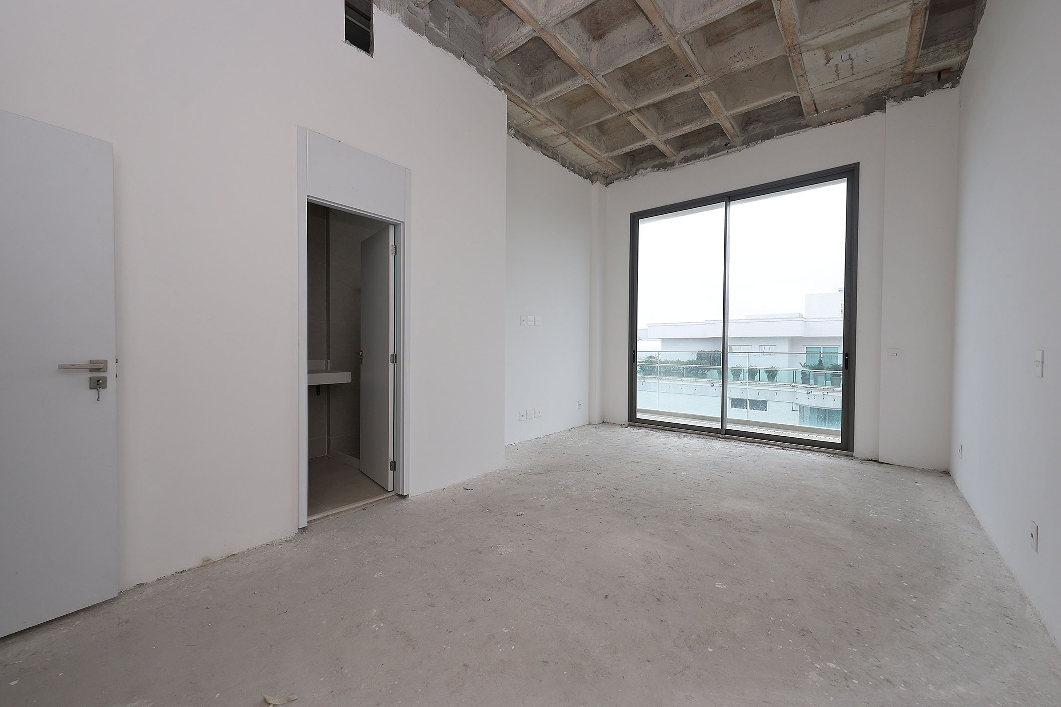  Linear Oceanfront Penthouse with Panoramic Views and Custom Potential - 物件實景