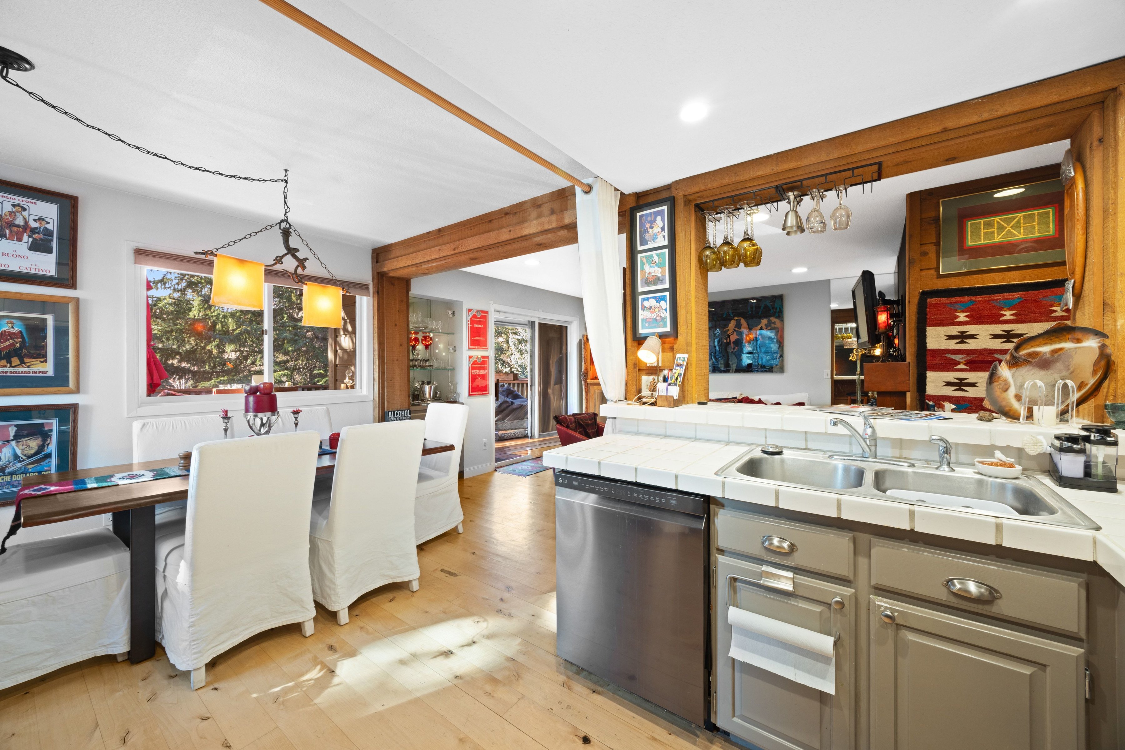  Beautifully Updated Two-Bedroom Elkhorn Condominium - 物件實景