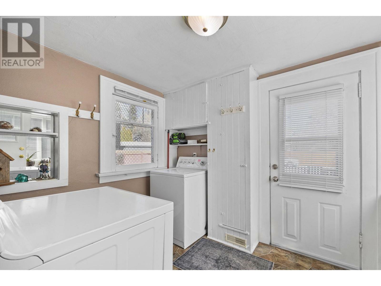 KELOWNA, British Columbia, V1Y 1A7, CA, 2 Bedrooms Bedrooms, ,1 BathroomBathrooms,Residential,For Sale,1837740