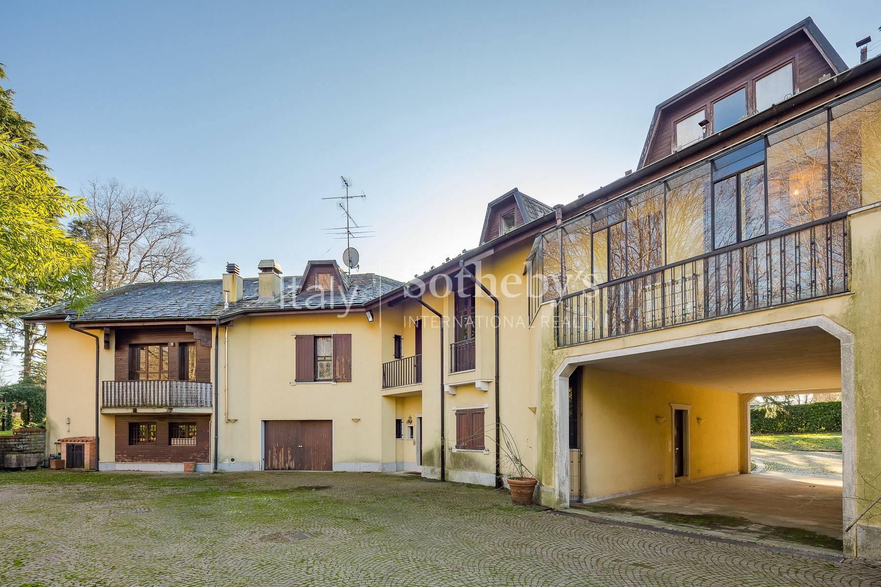  Villa with park and swimming pool in Carimate - 物件實景