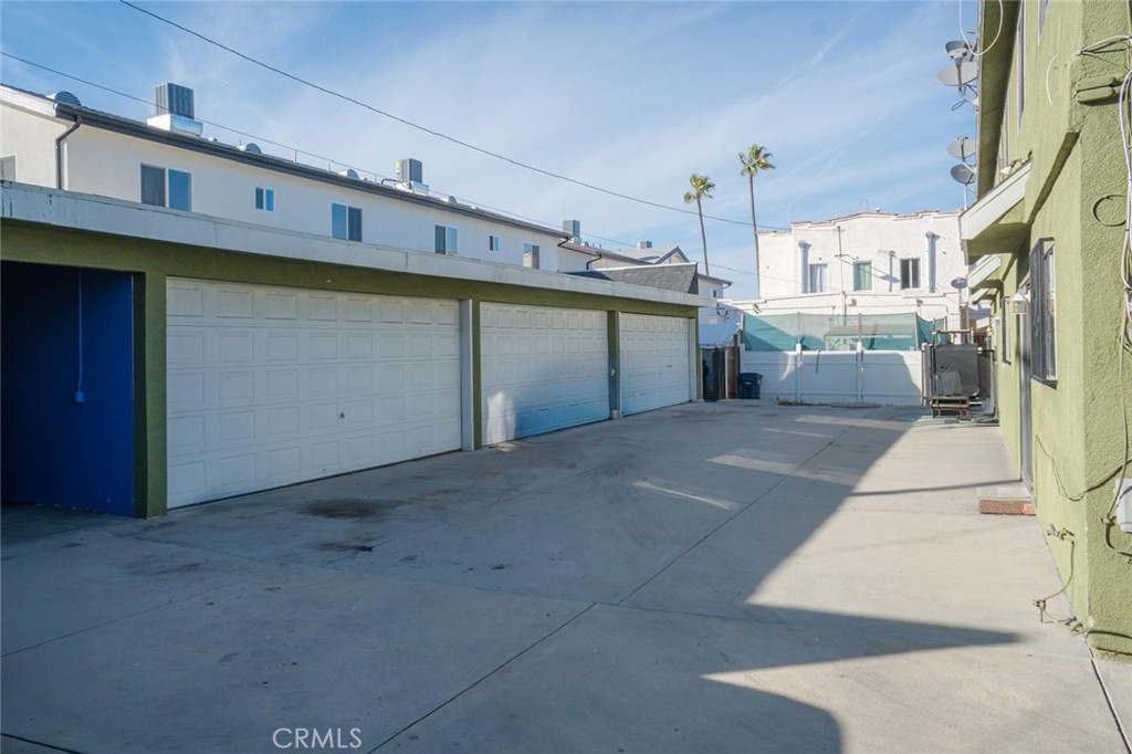Los Angeles, California, 90061, United States, 14 Bedrooms Bedrooms, ,8 BathroomsBathrooms,Residential,For Sale,1855193