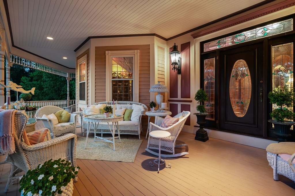 Hopkinton, Massachusetts, 01748, United States, 4 Bedrooms Bedrooms, ,5 BathroomsBathrooms,Residential,For Sale,1982386