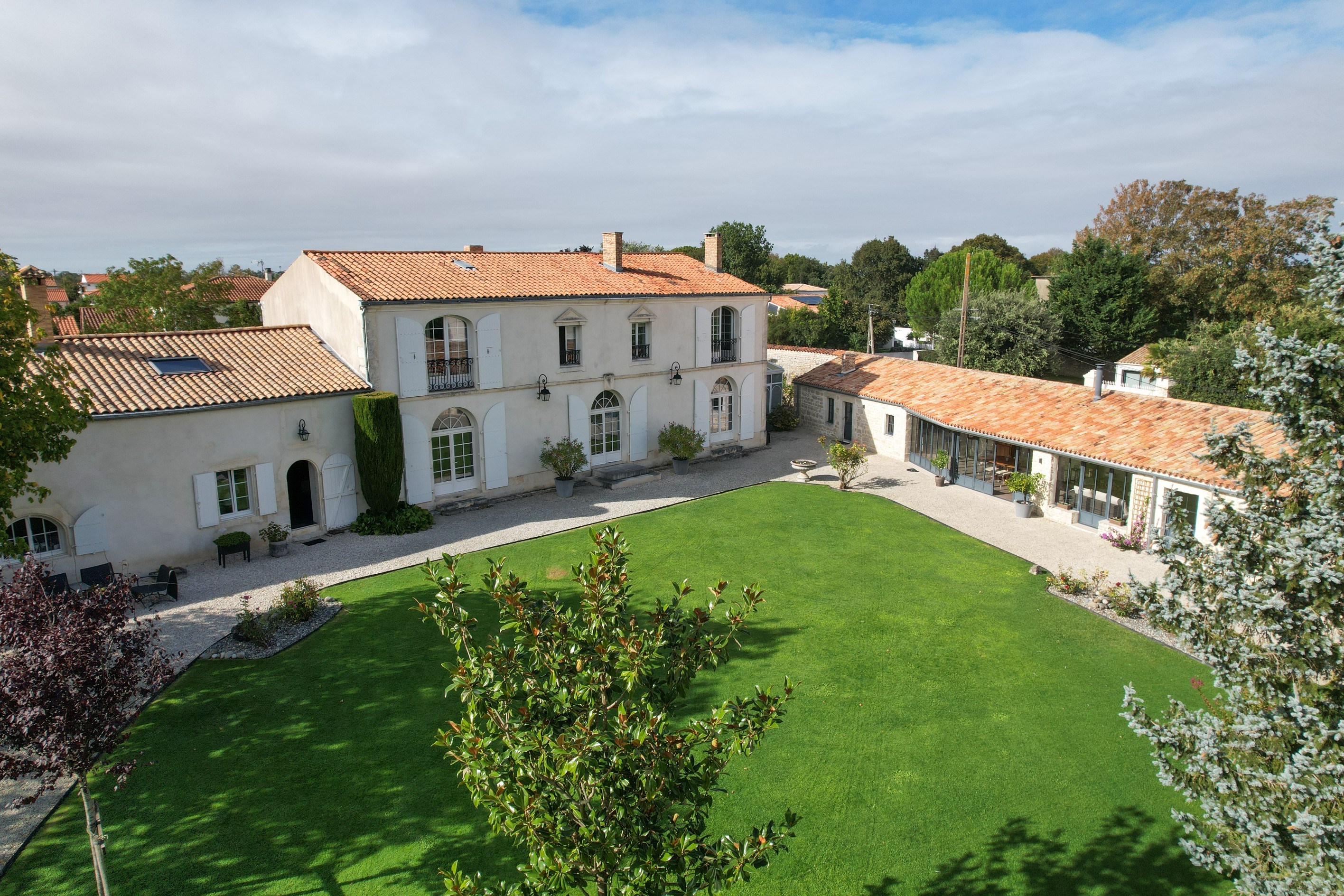  Magnificent property completely renovated with great potential - 物件實景