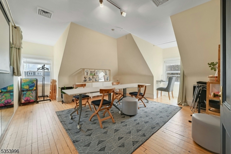 Montclair Twp., New Jersey, 07042, United States, ,Residential,For Sale,1989537