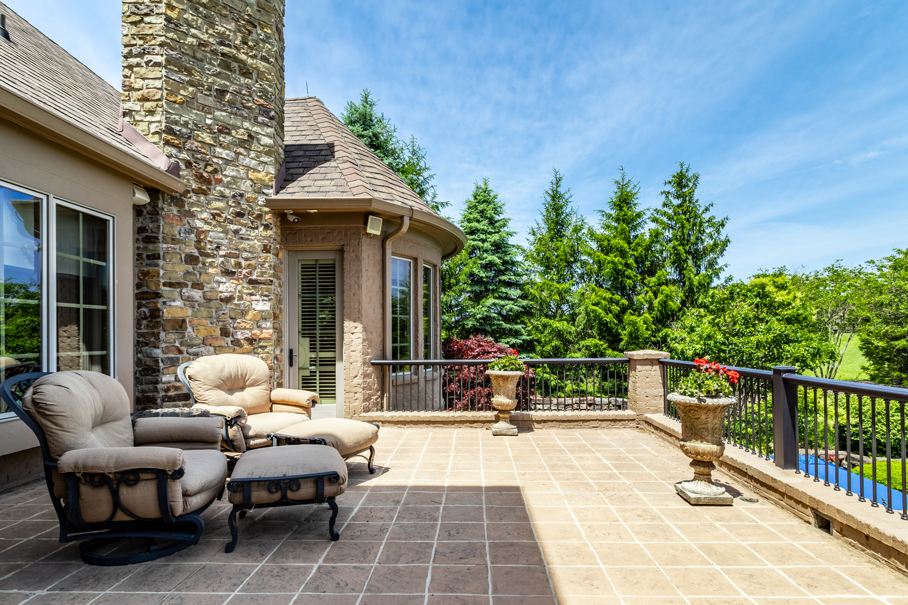  European-Inspired Waterfront Estate with Endless Features - 物件實景