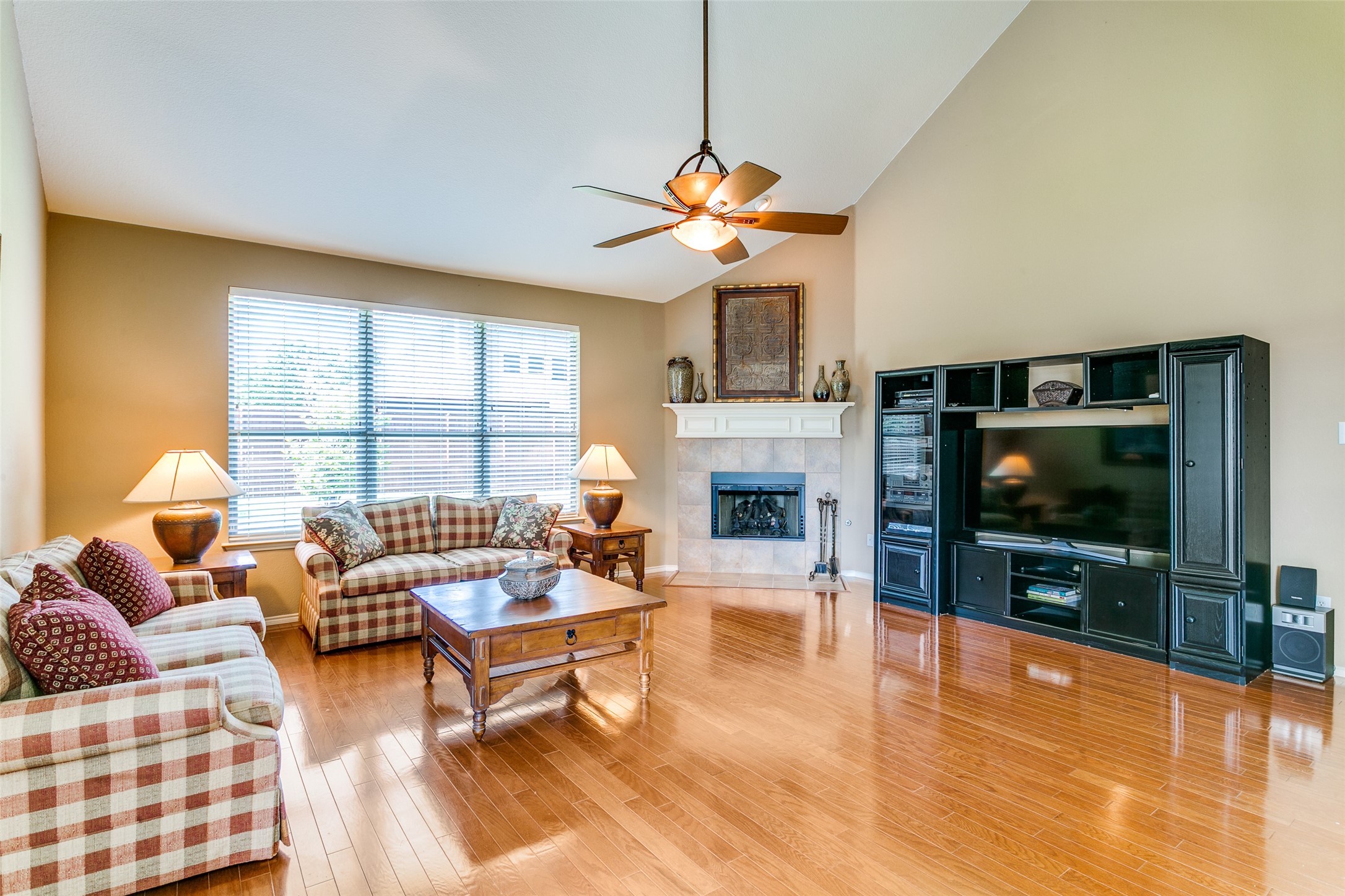 Corinth, Texas, 76208, United States, 4 Bedrooms Bedrooms, ,4 BathroomsBathrooms,Residential,For Sale,1839023