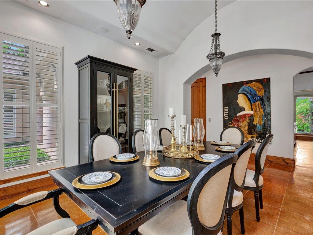 Lufkin, Texas, 75901, United States, 4 Bedrooms Bedrooms, ,5 BathroomsBathrooms,Residential,For Sale,1979665