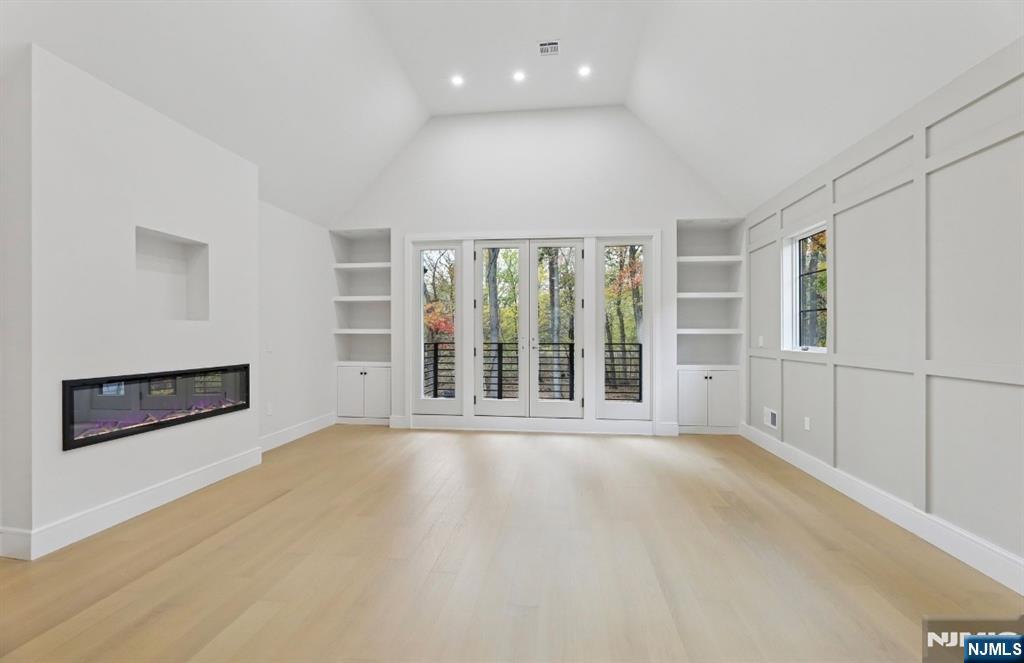 Haworth, New Jersey, 07641, United States, 6 Bedrooms Bedrooms, ,7 BathroomsBathrooms,Residential,For Sale,1989640