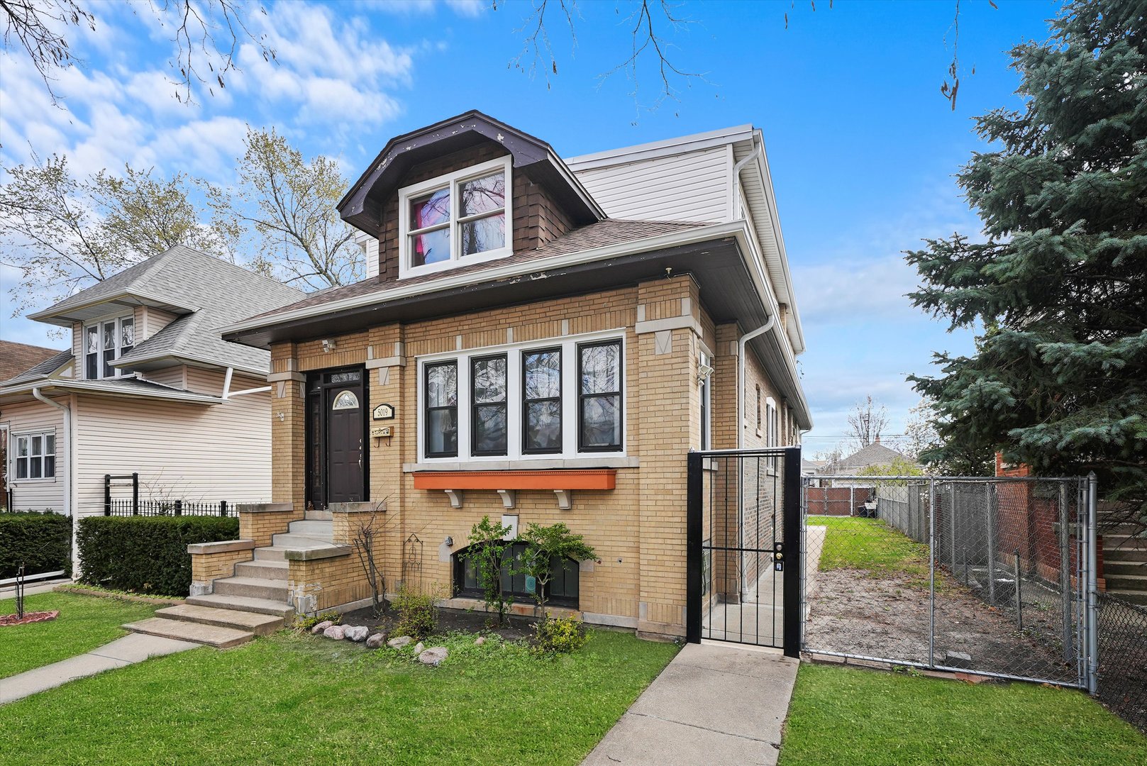Chicago, Illinois, 60630, United States, 8 Bedrooms Bedrooms, ,3 BathroomsBathrooms,Residential,For Sale,1892523