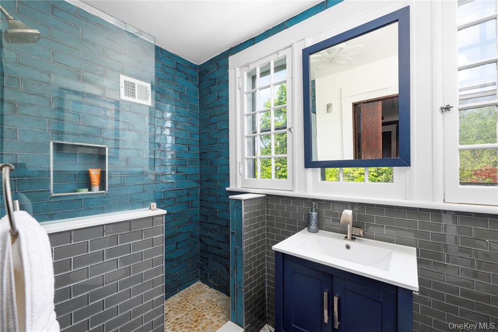 Poughkeepsie, New York, 12601, United States, 4 Bedrooms Bedrooms, ,4 BathroomsBathrooms,Residential,For Sale,2048536