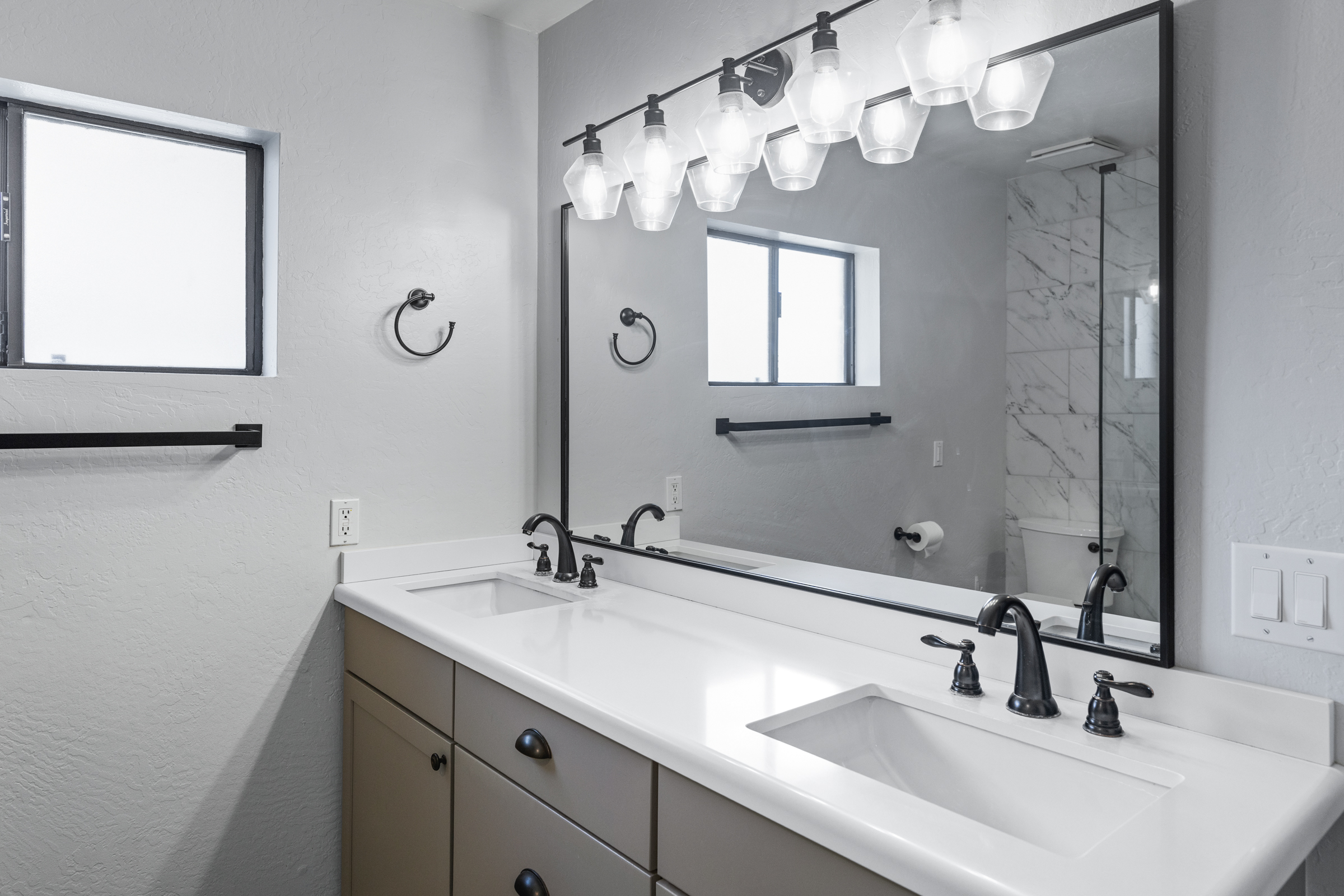 Tempe, Arizona, 85283, United States, 4 Bedrooms Bedrooms, ,2 BathroomsBathrooms,Residential,For Sale,1976655