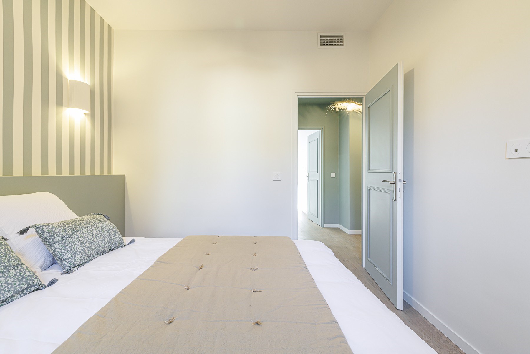  Nice Port 2 bedroom apartment 51 sqm renovated investment property near tramway… - 物件實景