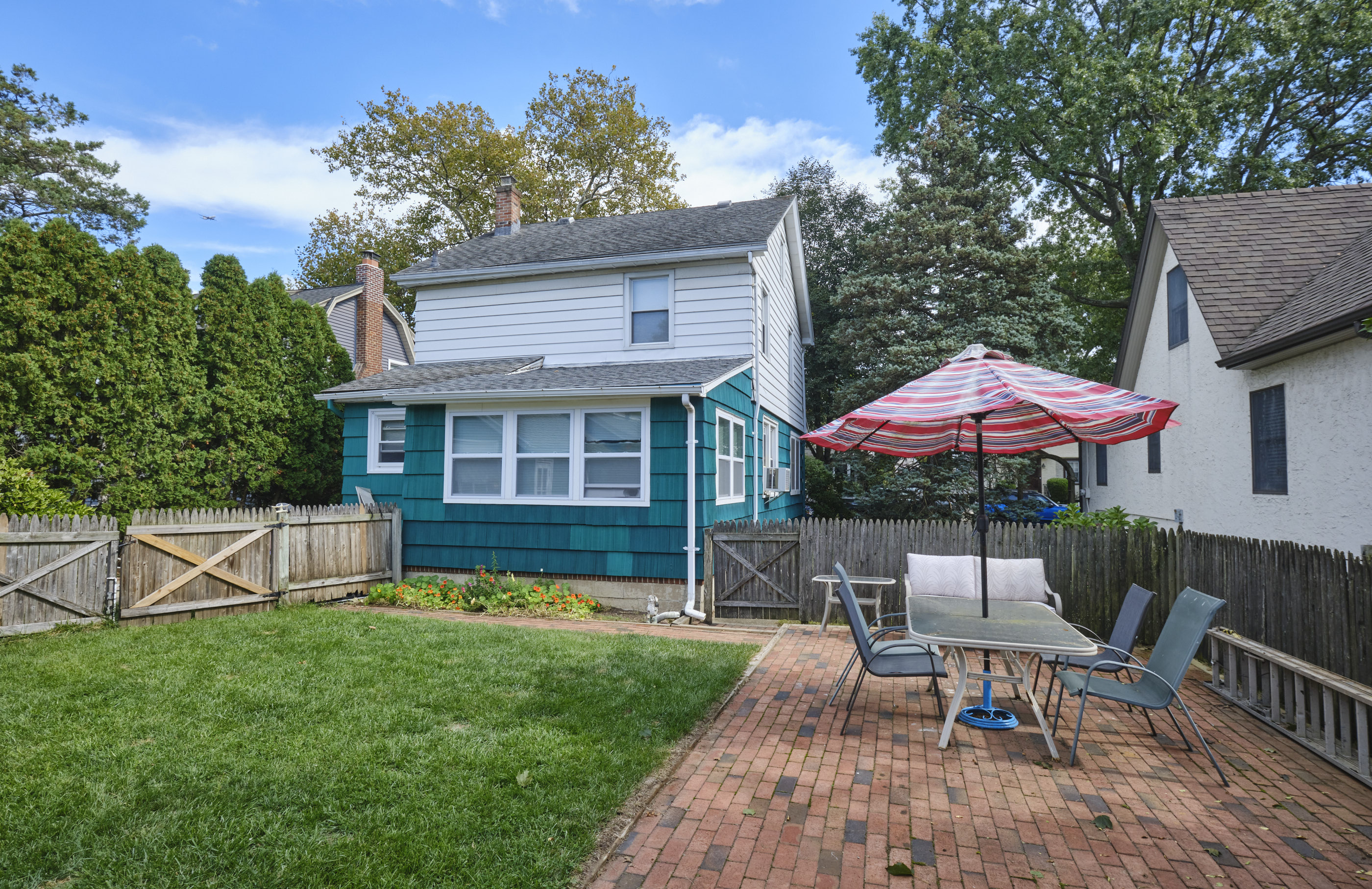 Floral Park, New York, 11001, United States, 3 Bedrooms Bedrooms, ,2 BathroomsBathrooms,Residential,For Sale,1974031