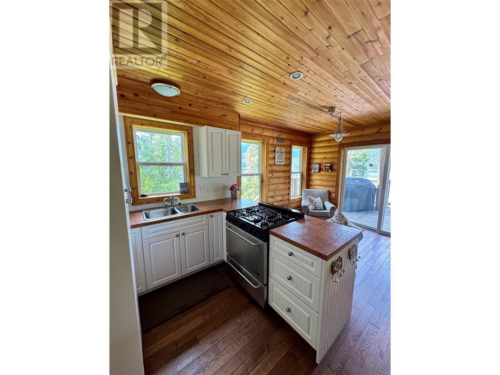 SICAMOUS, British Columbia, V0E 2V0, CA, 3 Bedrooms Bedrooms, ,2 BathroomsBathrooms,Residential,For Sale,1838077