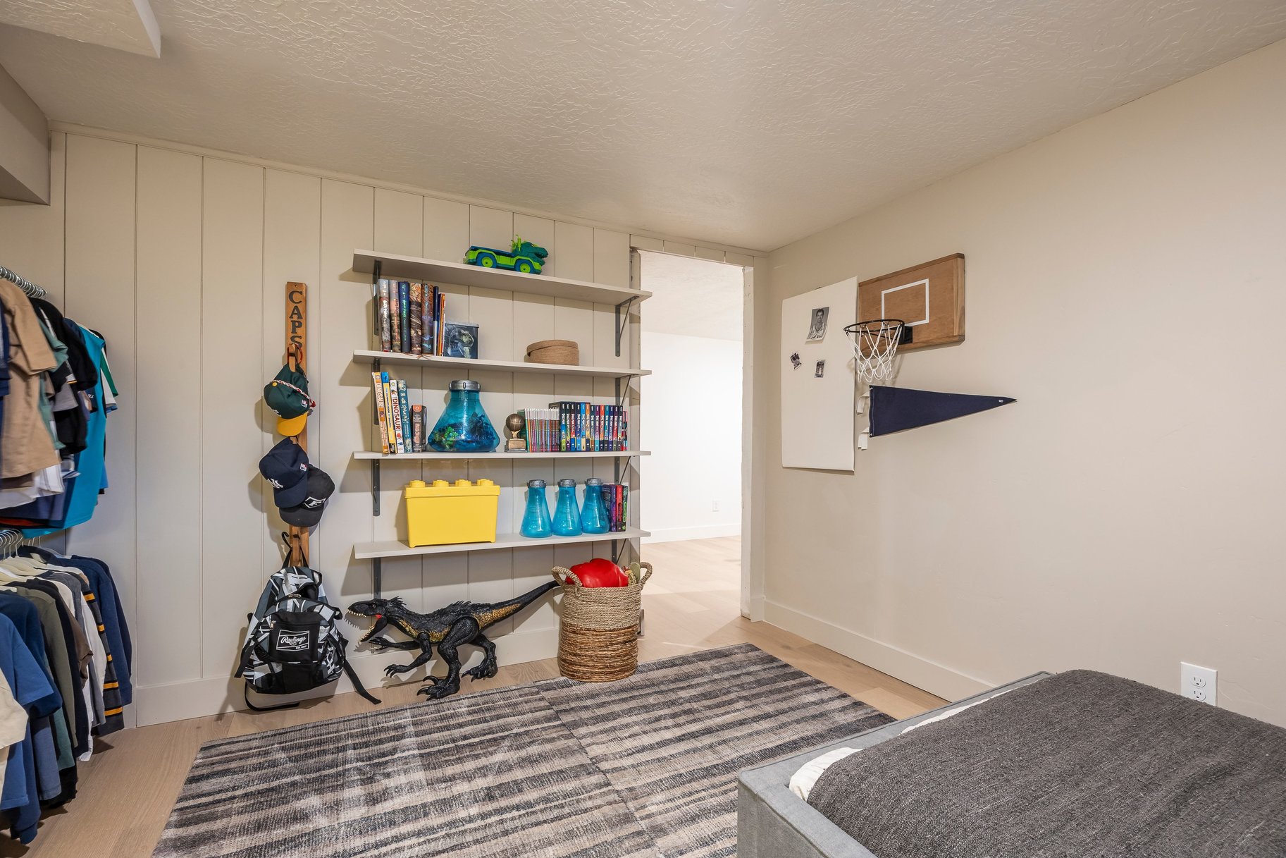  Remodeled Rambler with Outside Basement Entrance - 物件實景