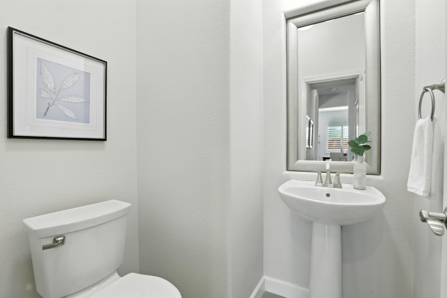 West Sacramento, California, 95691, United States, 4 Bedrooms Bedrooms, ,3 BathroomsBathrooms,Residential,For Sale,1940145