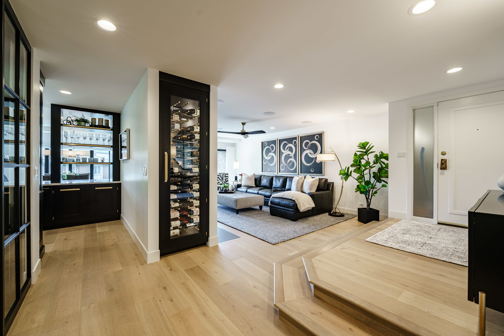 Oak Brook, Illinois, 60523, United States, 2 Bedrooms Bedrooms, ,2 BathroomsBathrooms,Residential,For Sale,1927231