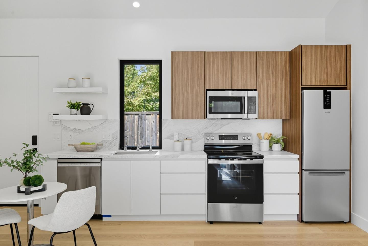 Menlo Park, California, 94025, United States, 6 Bedrooms Bedrooms, ,7 BathroomsBathrooms,Residential,For Sale,1947482