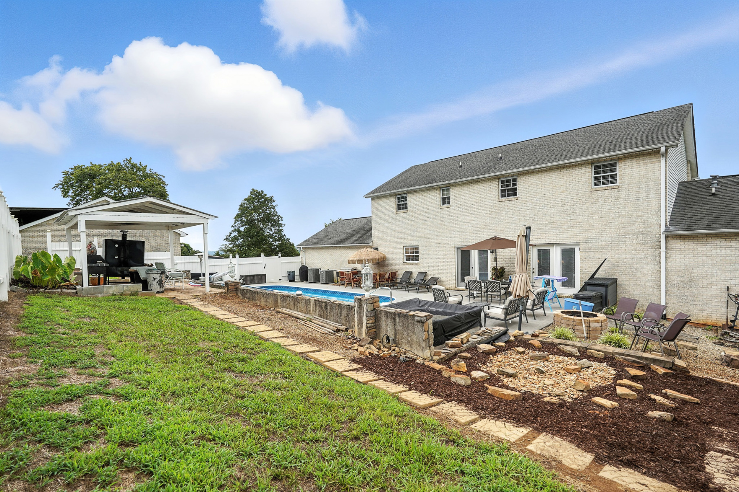 Seymour, Tennessee, 37865, United States, 8 Bedrooms Bedrooms, ,8 BathroomsBathrooms,Residential,For Sale,1904396