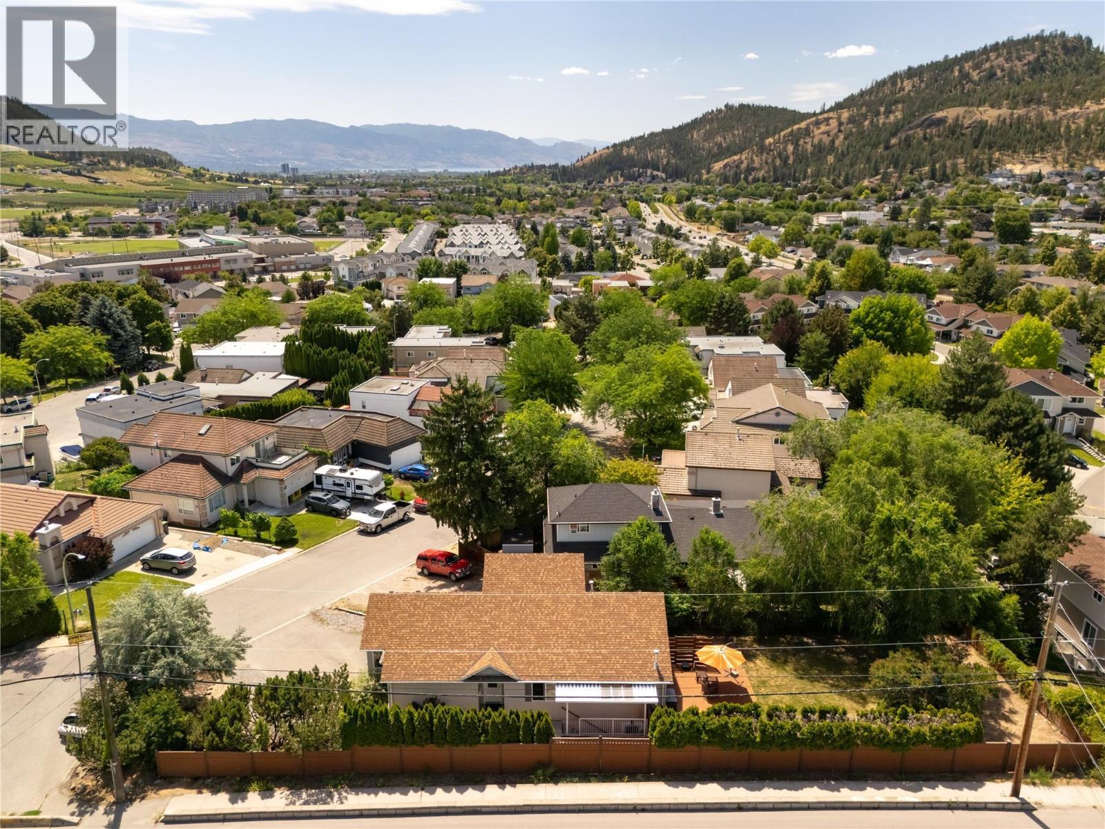 KELOWNA, British Columbia, V1V 1S9, CA, 4 Bedrooms Bedrooms, ,3 BathroomsBathrooms,Residential,For Sale,1895438