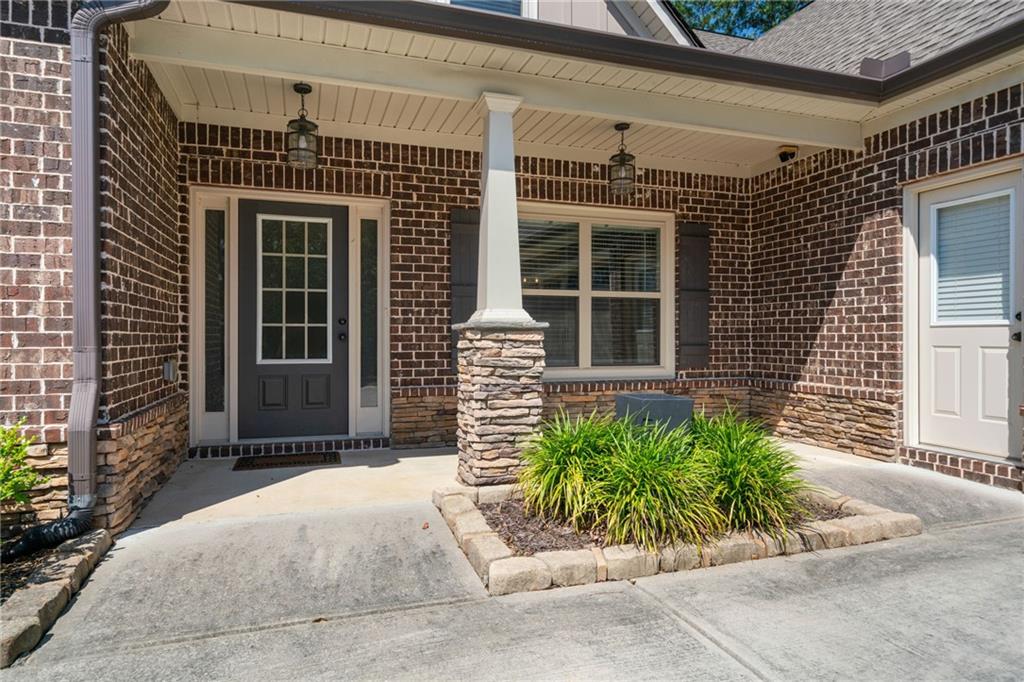 Loganville, Georgia, 30052, United States, 4 Bedrooms Bedrooms, ,3 BathroomsBathrooms,Residential,For Sale,1979401