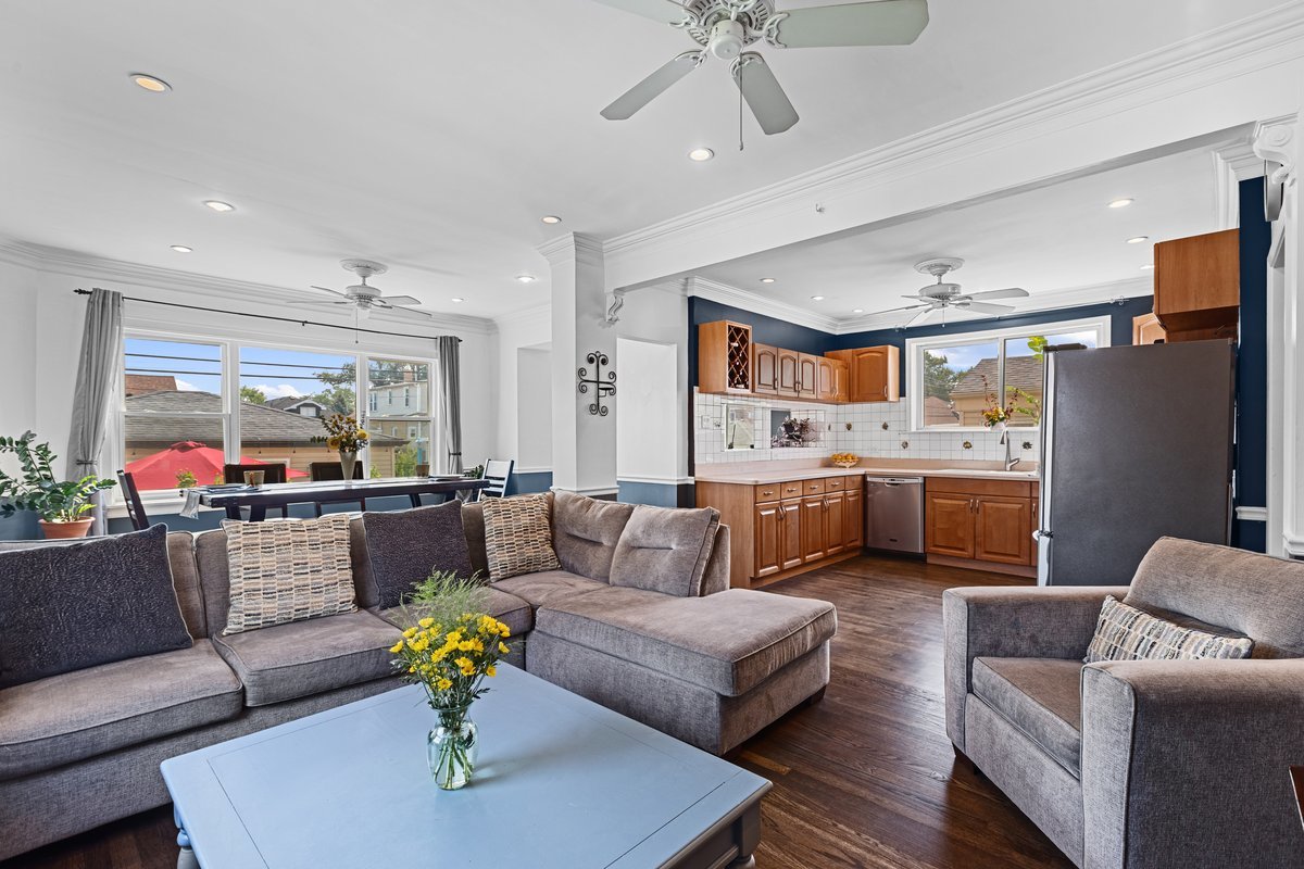 Elmwood Park, Illinois, 60707, United States, 5 Bedrooms Bedrooms, ,3 BathroomsBathrooms,Residential,For Sale,1916945