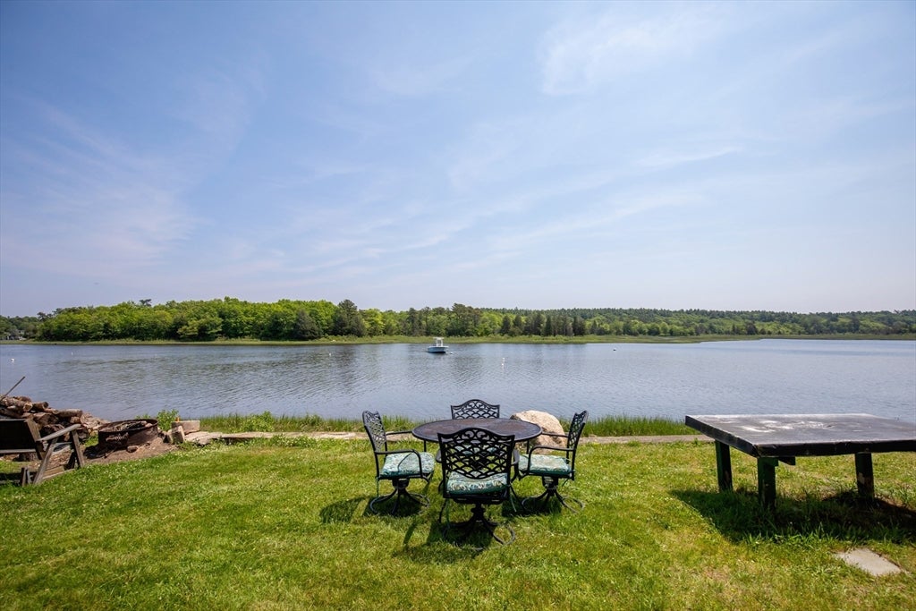 Marion, Massachusetts, 02738, United States, 4 Bedrooms Bedrooms, ,2 BathroomsBathrooms,Residential,For Sale,1851346