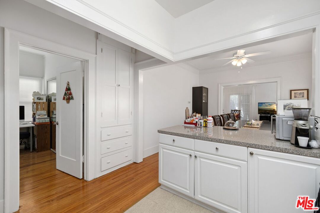Los Angeles, California, 90019, United States, 12 Bedrooms Bedrooms, ,Residential,For Sale,1885364