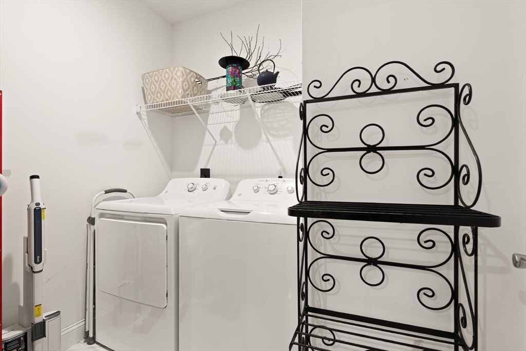 Holbrook, Massachusetts, 02343, United States, 2 Bedrooms Bedrooms, ,2 BathroomsBathrooms,Residential,For Sale,1957151