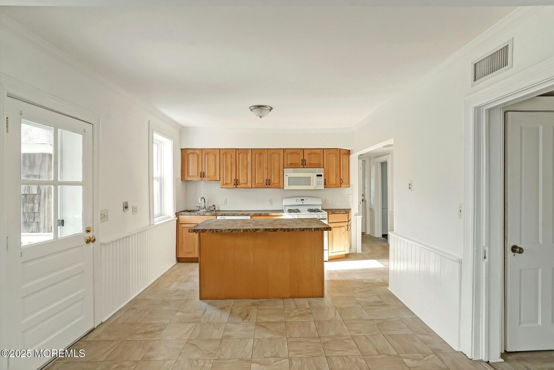 Bay Head, New Jersey, 08742, United States, 6 Bedrooms Bedrooms, ,3 BathroomsBathrooms,Residential,For Sale,1897105