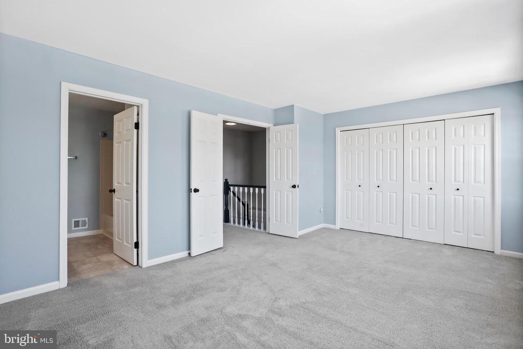 Sterling, Virginia, 20164, United States, 2 Bedrooms Bedrooms, ,3 BathroomsBathrooms,Residential,For Sale,2015095