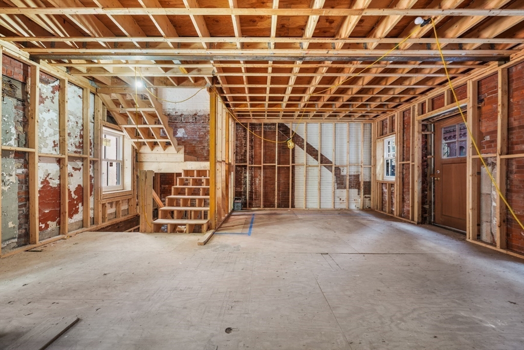 Boston, Massachusetts, 02116, United States, 3 Bedrooms Bedrooms, ,2 BathroomsBathrooms,Residential,For Sale,1810578