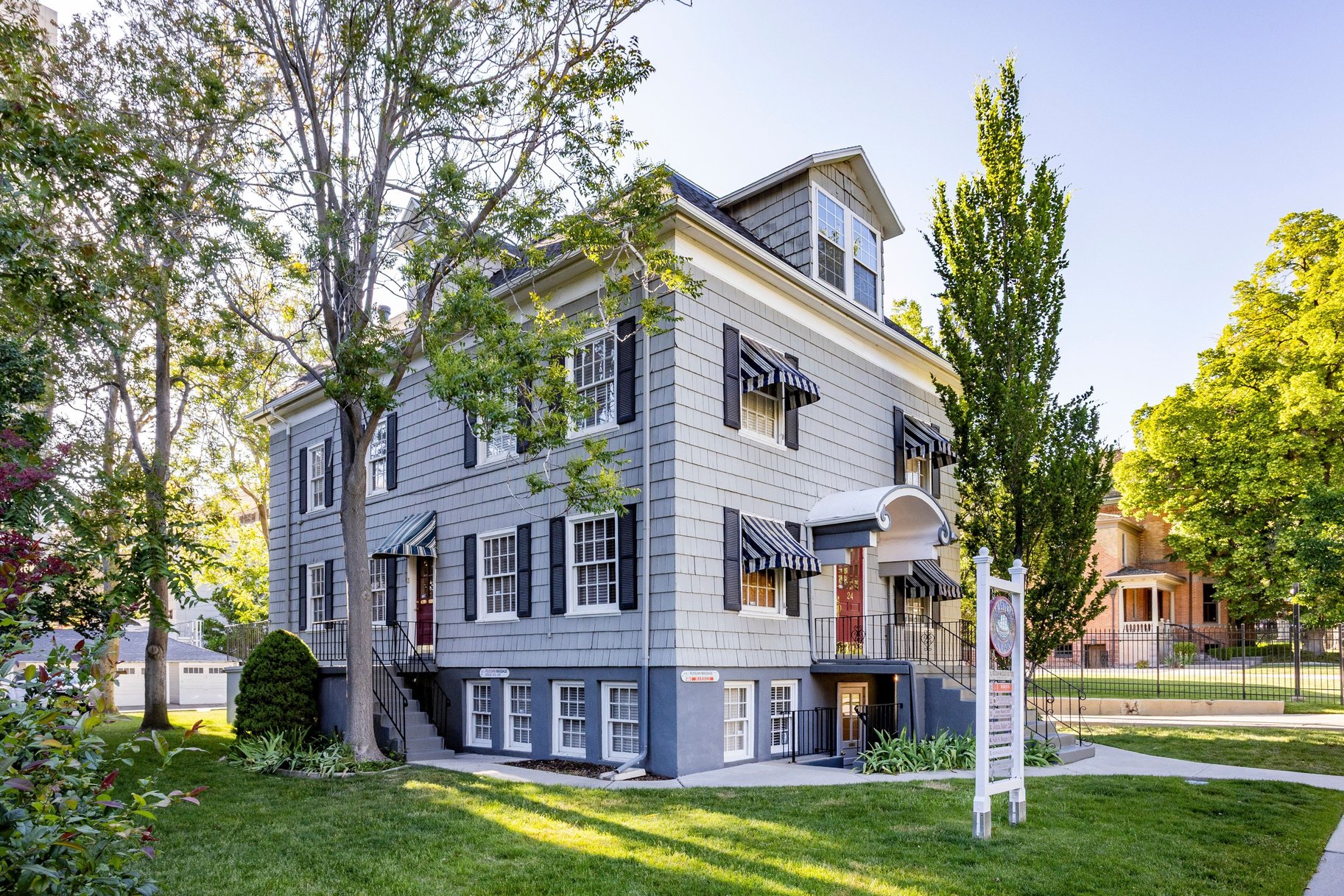  Charming Seven-Unit Building on a Double-Lot - 物件實景