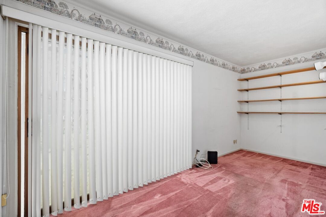 Los Angeles, California, 90056, United States, 2 Bedrooms Bedrooms, ,3 BathroomsBathrooms,Residential,For Sale,2001652