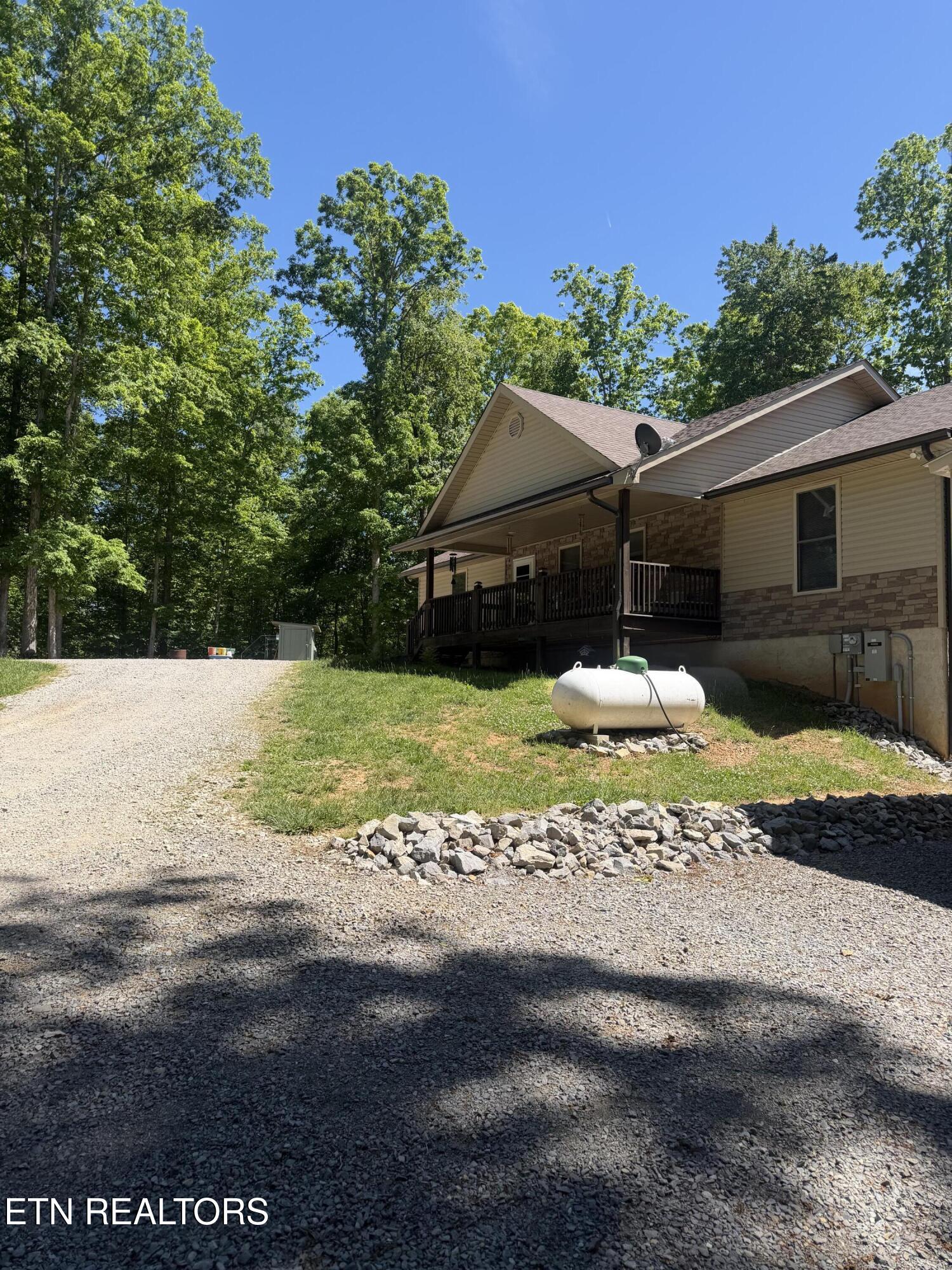 Jamestown, Tennessee, 38556, United States, 4 Bedrooms Bedrooms, ,3 BathroomsBathrooms,Residential,For Sale,2017691