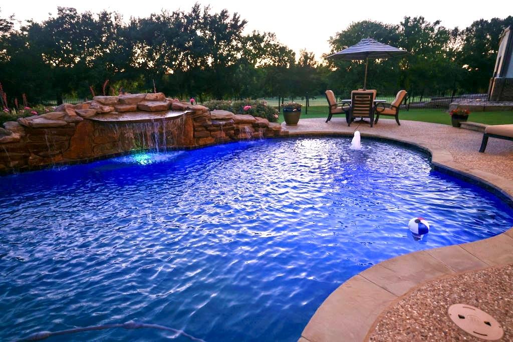 Wills Point, Texas, 75169, United States, 4 Bedrooms Bedrooms, ,4 BathroomsBathrooms,Residential,For Sale,1834995