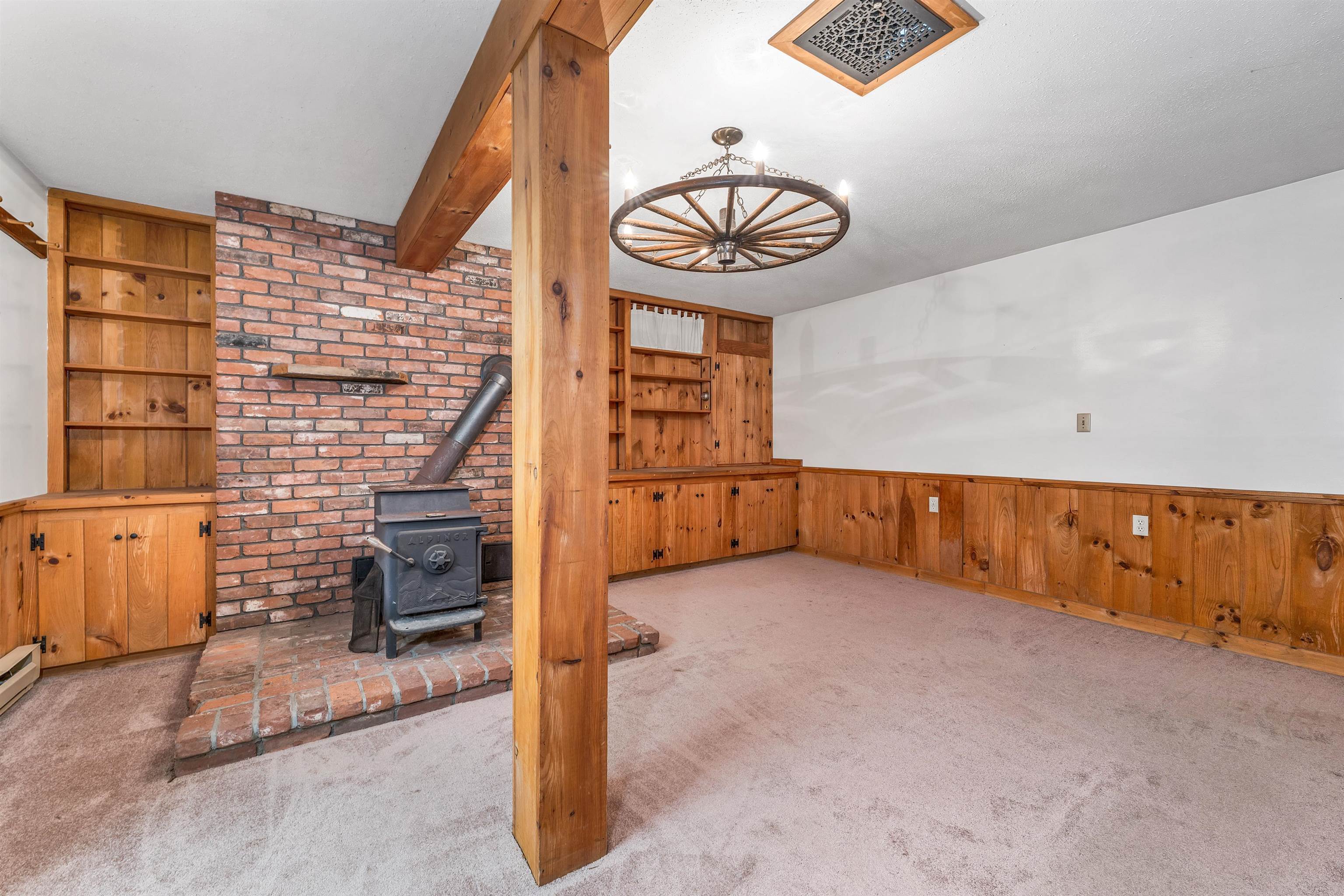 Chesterfield, New Hampshire, 03466, United States, 4 Bedrooms Bedrooms, ,2 BathroomsBathrooms,Residential,For Sale,1934189