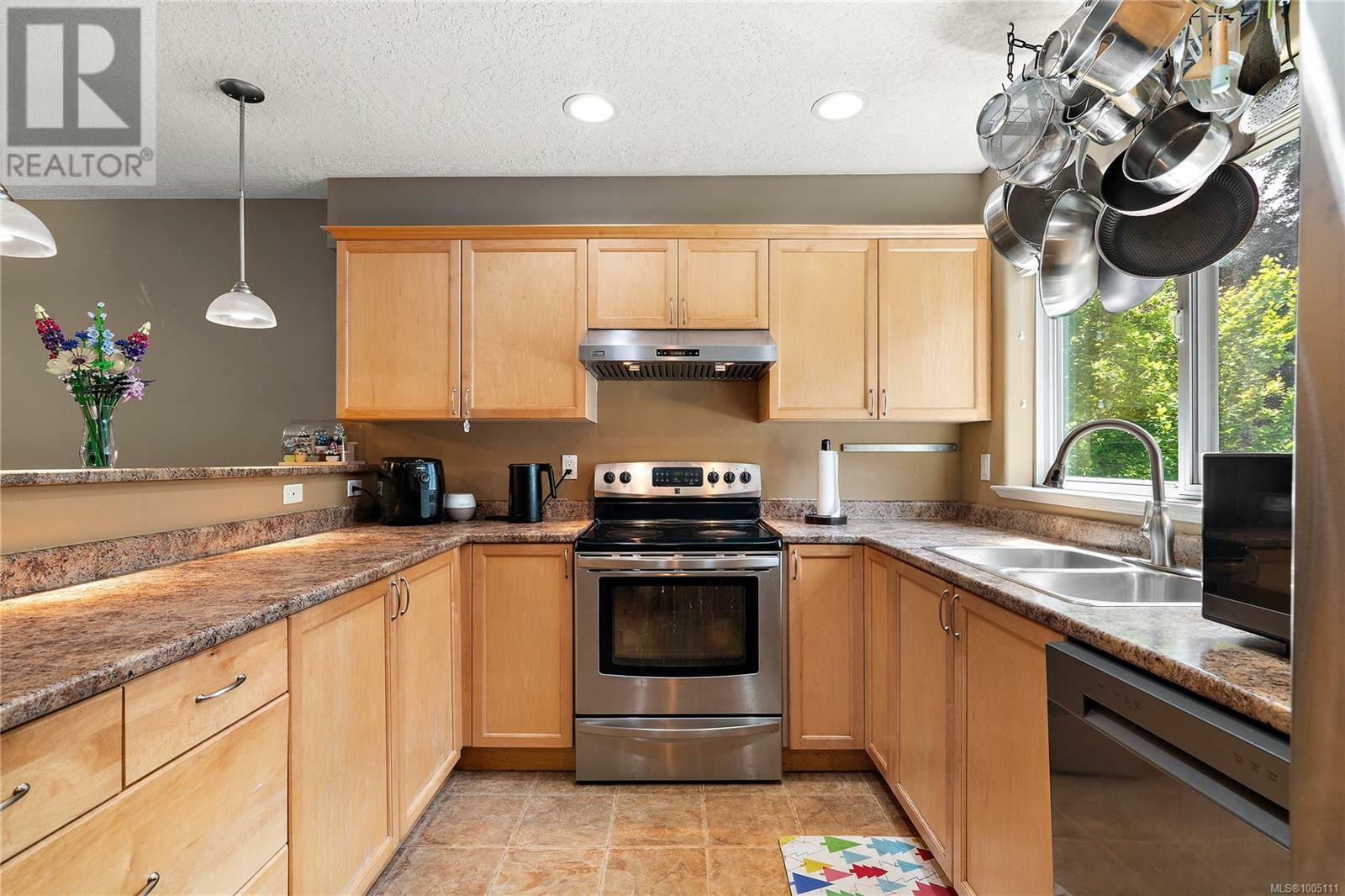 VICTORIA, British Columbia, V8T 0A3, CA, 3 Bedrooms Bedrooms, ,3 BathroomsBathrooms,Residential,For Sale,1883678