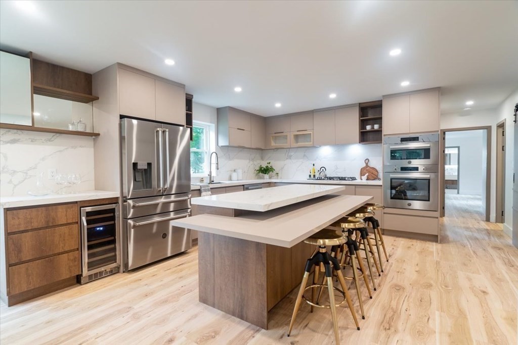 Reading, Massachusetts, 01867, United States, 3 Bedrooms Bedrooms, ,3 BathroomsBathrooms,Residential,For Sale,1880816
