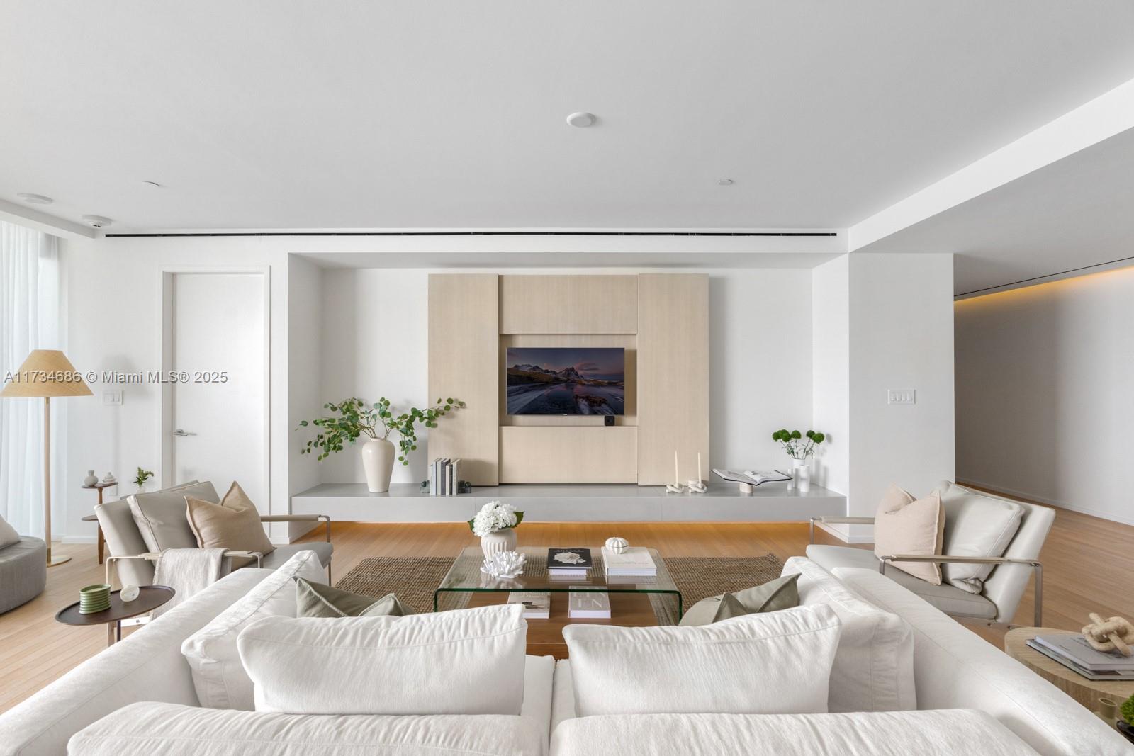 Miami Beach, Florida, 33140, United States, 3 Bedrooms Bedrooms, ,4 BathroomsBathrooms,Residential,For Sale,1696692