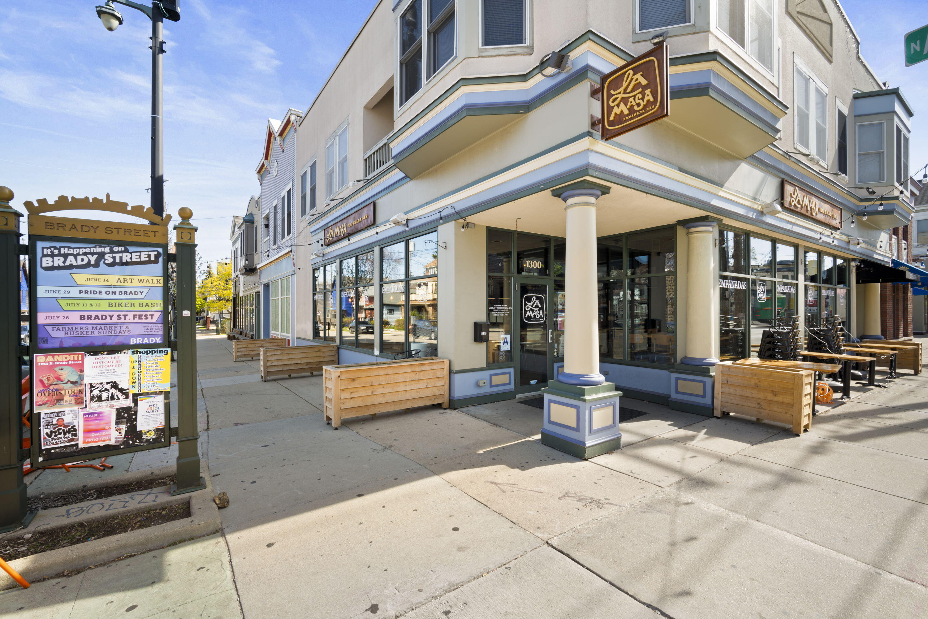 Milwaukee, Wisconsin, 53202, United States, 3 Bedrooms Bedrooms, ,3 BathroomsBathrooms,Residential,For Sale,1982792