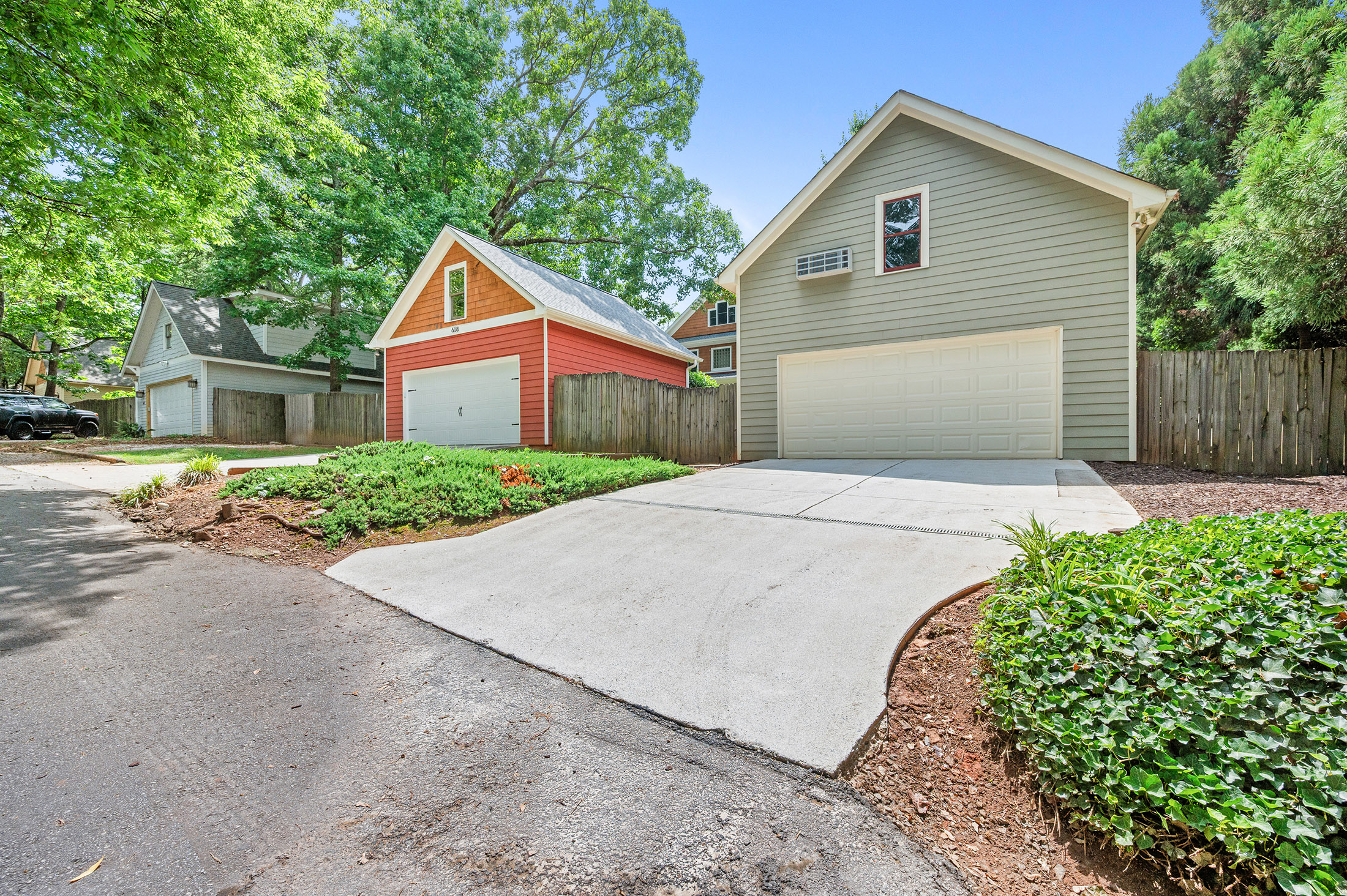  Two-Story Craftsman in Coveted Oakhurst Community - 物件實景