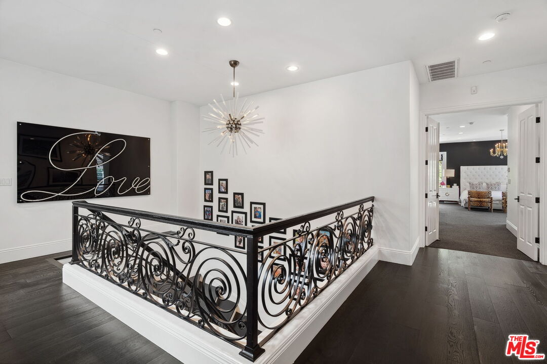 Beverly Hills Post Office, California, 90210, United States, 5 Bedrooms Bedrooms, ,6 BathroomsBathrooms,Residential,For Sale,1723543