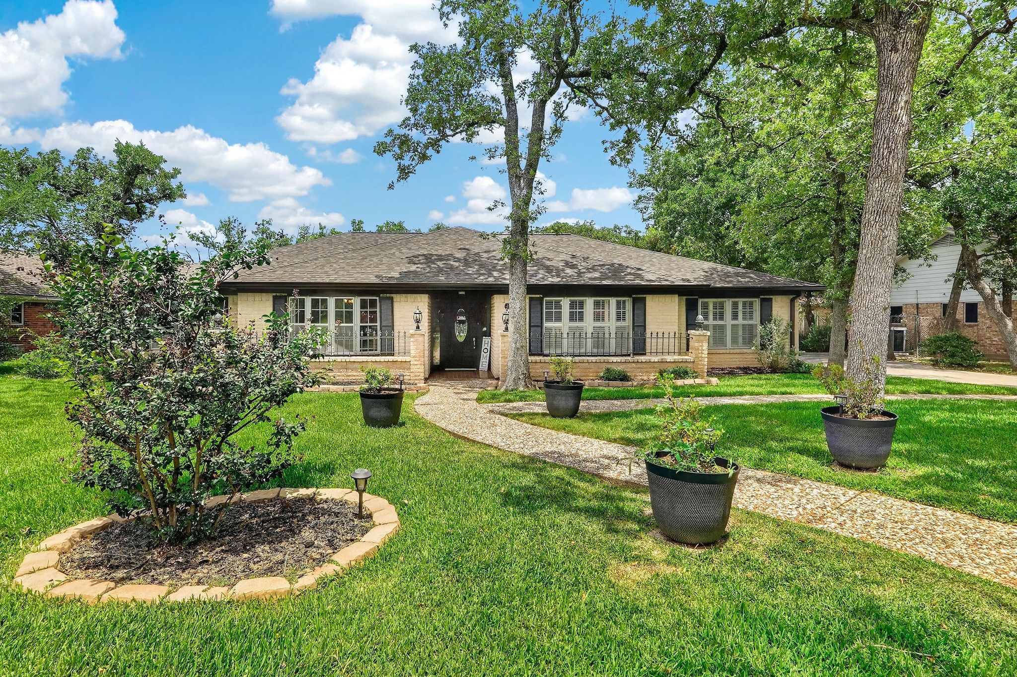 Rose Cir, College Station, TX 77840