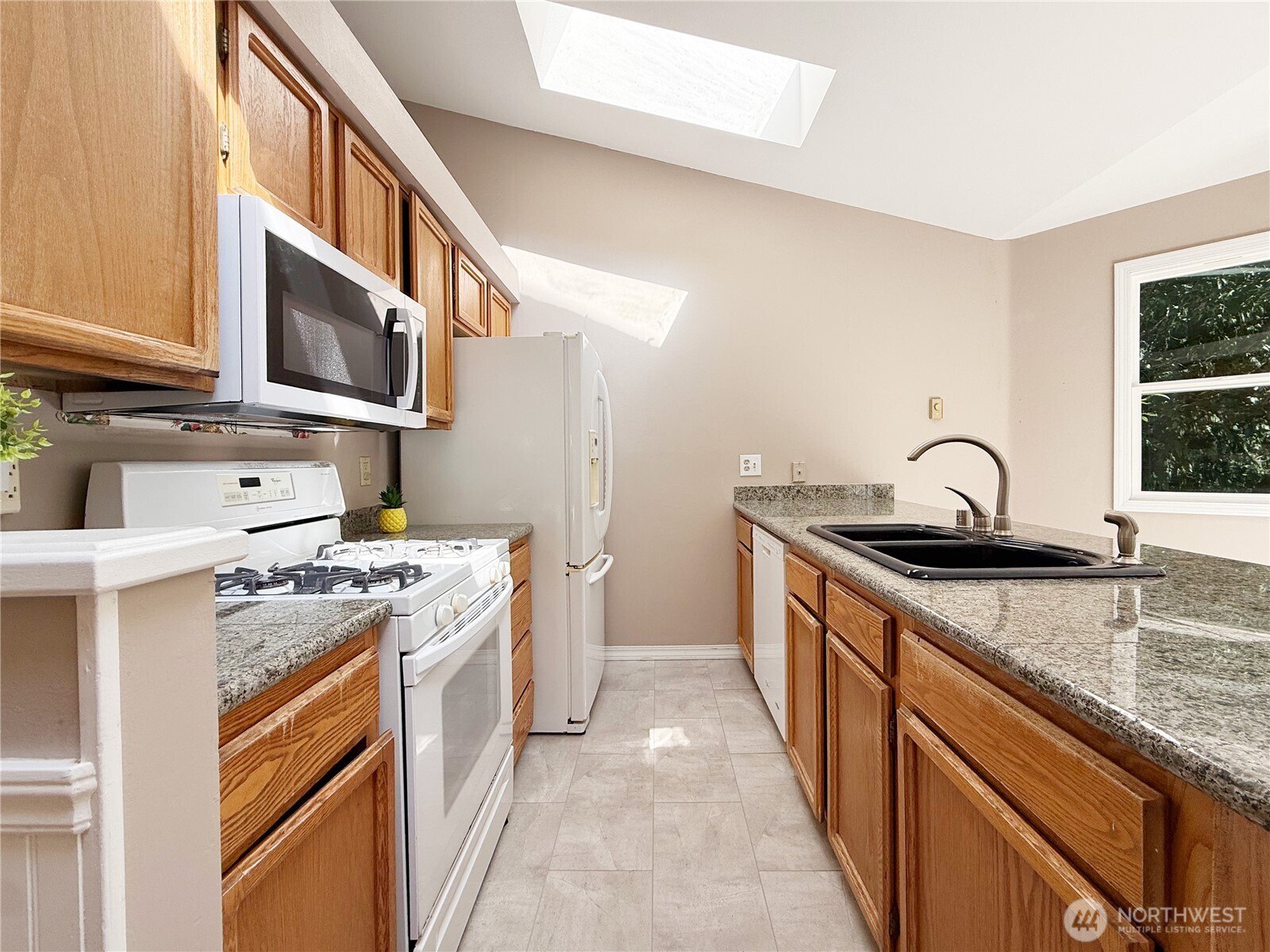 Everett, Washington, 98208, United States, 4 Bedrooms Bedrooms, ,3 BathroomsBathrooms,Residential,For Sale,1920302